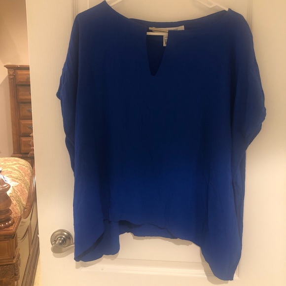 Diane Von Furstenberg Tops - Evening shirt or casual attire Diane Von Furstenberg Tops - Evening shirt or casual attire